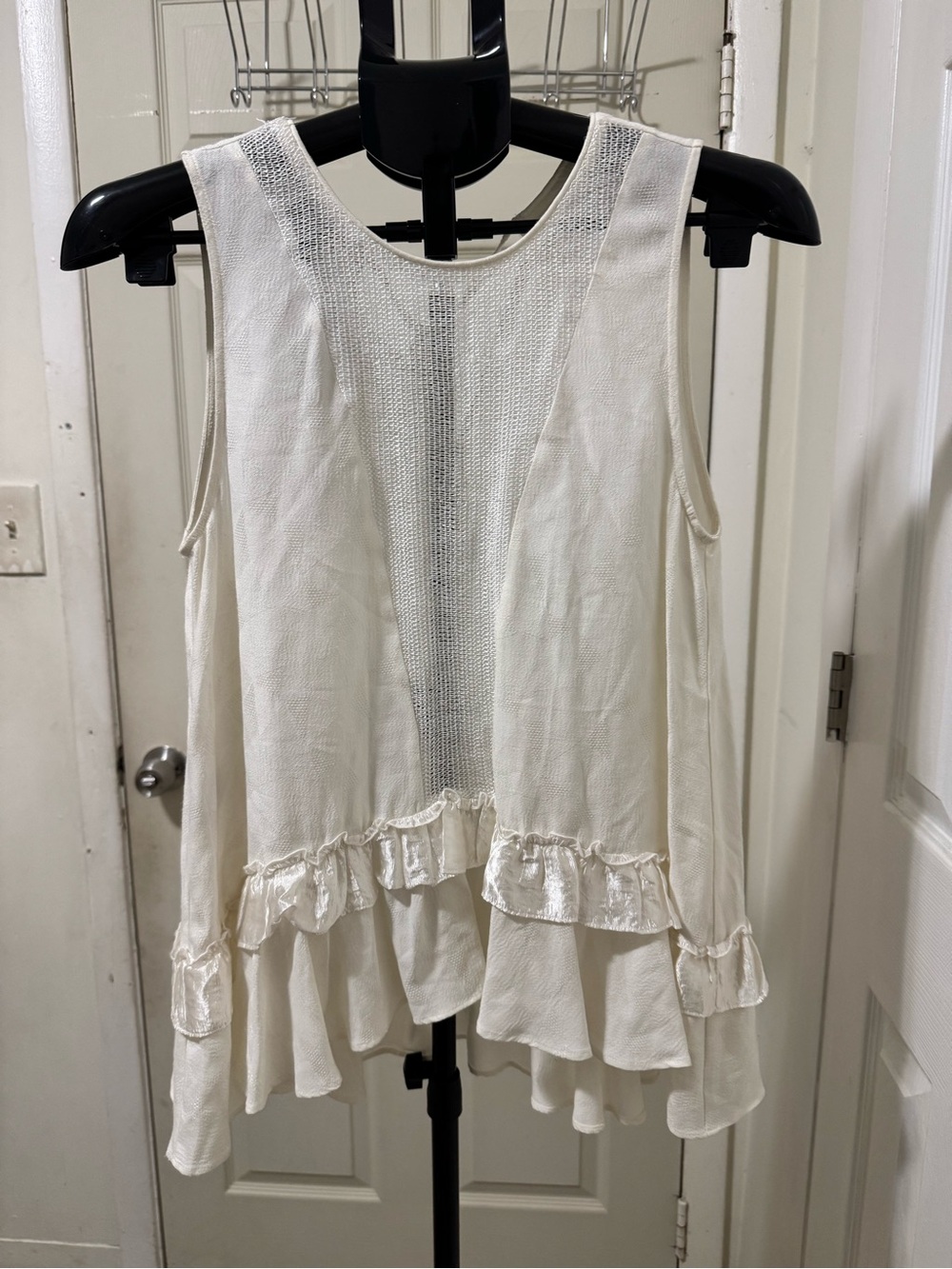 Pinko Cream Ruffled Sleeveless Carrello Top. Retail price $949.